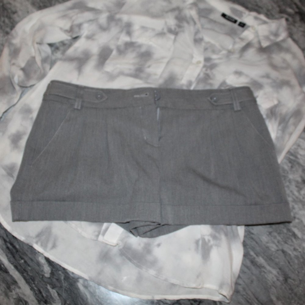 GREY TAILORED SHORTS